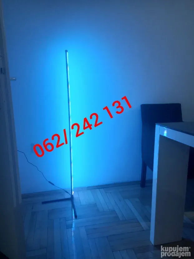 RGB ugaona podna lampa sa preko 300 efekata i boja