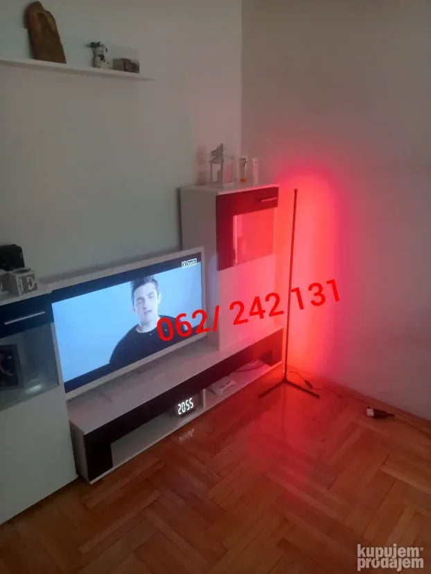 RGB ugaona podna lampa sa preko 300 efekata i boja