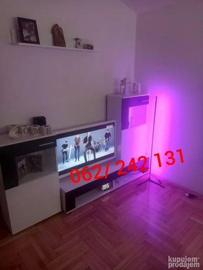 RGB ugaona podna lampa sa preko 300 efekata i boja