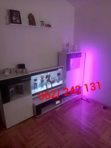 RGB ugaona podna lampa sa preko 300 efekata i boja